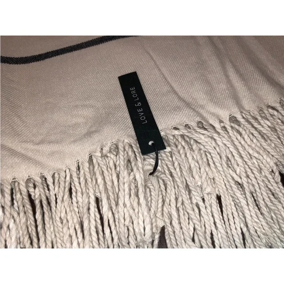 BNWT Indigo Love & Lore Cream and Black Striped Scarf with Fringe - Picture 9 of 15